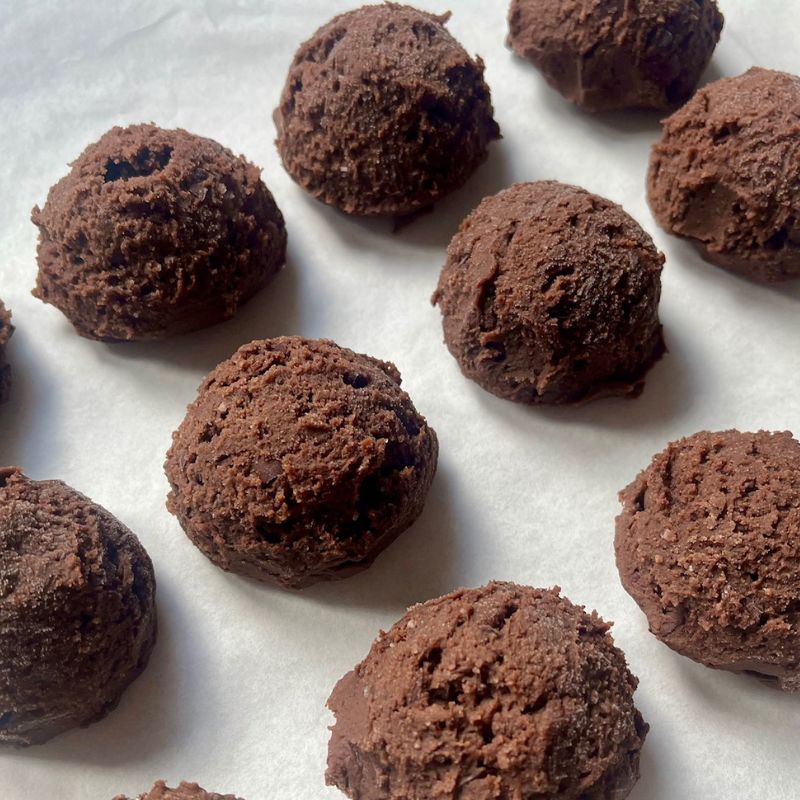 Boite pâte à cookies prête à cuire - 10 cookies tout chocolat noir & fleur de sel